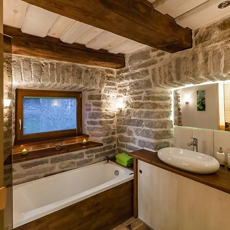 Apartment Adamsoni